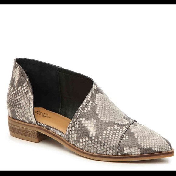Crown Vintage Shoes - Crown Vintage Snake skin  Cut Out Shoe